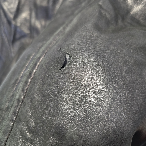 Men's Classic Black Leather Bomber Jacket - Picture 6 of 15